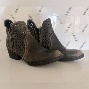 Circle G distressed booties